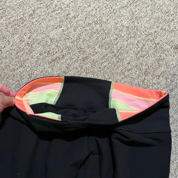 Lululemon Athletica Size 10 Black Wide Leg Crop Leggings with Hidden Pocket - Picture 6 of 8